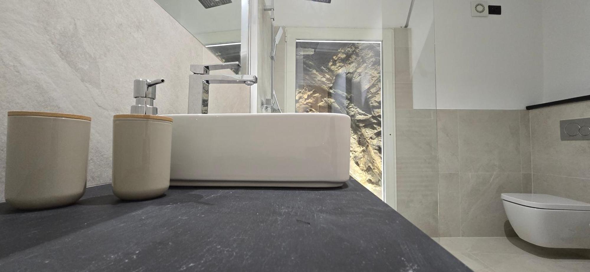The White Cave- Bluchalet Riomaggiore Bagian luar foto